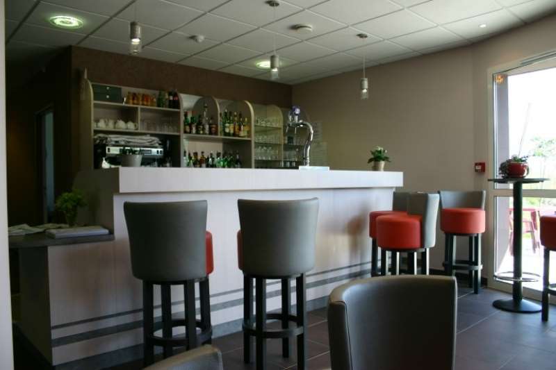 地址布里特酒店 圣欧内小教堂 餐厅 照片